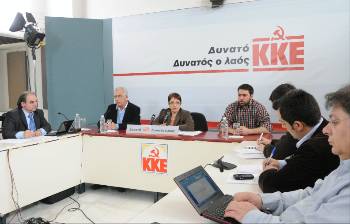 Στιγμιότυπο από τη χτεσινή συνέντευξη Τύπου
