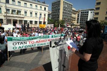 ... και Αθήνα εξηγούν από μόνα τους γιατί τα αστικά ΜΜΕ επέλεξαν να προβάλουν τη δεύτερη