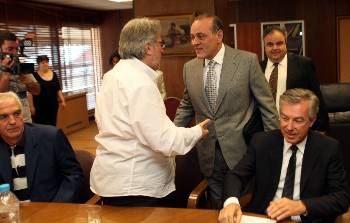 Ο πρόεδρος της ΓΣΕΕ, σε ένα από τα πολλά... ενσταντανέ με τον πρώην πρόεδρο του ΣΕΒ, στο πλαίσιο του «κοινωνικού διαλόγου»