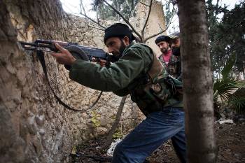 Η CIA έχει παραδεχτεί ότι εκπαιδεύει τους λεγόμενους «αντικαθεστωτικούς» της Συρίας, ενώ τους έχει αναγνωρίσει και η ΕΕ. Οι ιμπεριαλιστές, με συμμετοχή και της Ελλάδας, ετοιμάζουν νέο μακελειό στην περιοχή μας