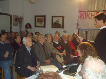 Ο χώρος της εκδήλωσης, τελικά, αποδείχτηκε πολύ μικρός για να χωρέσει τον κόσμο που κατέκλεισε το 