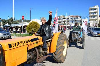 Οι αγρότες δίνουν αγώνα επιβίωσης και τις επόμενες μέρες ετοιμάζονται να βγουν στα μπλόκα