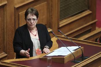 Η Αλέκα Παπαρήγα στο βήμα της Βουλής