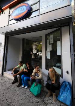 Το μέλλον της νεολαίας δεν είναι η ανακύκλωση στα προγράμματα επιδότησης της εργοδοσίας, όπως θέλουν η κυβέρνηση και η ΕΕ