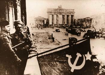 Μάης 1945: Σοβιετικοί στρατιώτες στο Βερολίνο
