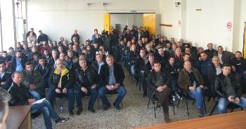 Από τη μαζική σύσκεψη την Κυριακή στη Λάρισα