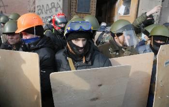 Μέλη του εθνικιστικού κόμματος Σβόμποντα συγκρούστηκαν και απώθησαν άλλους εθνικιστές της Σπίλνα Σπράβα που είχαν καταλάβει το υπουργείο Γεωργίας