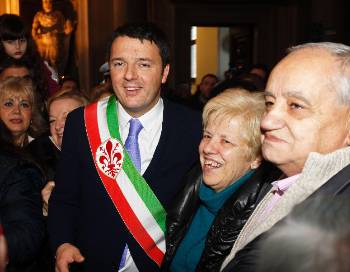 Ο νέος φέρελπις αστός πολιτικός Μ. Ρέντσι ήταν χτες για την «Ημέρα του Αγ. Βαλεντίνου» στη Φλωρεντία όπου είναι δήμαρχος, αλλά οι βλέψεις του για πρωθυπουργός ευοδώνονται