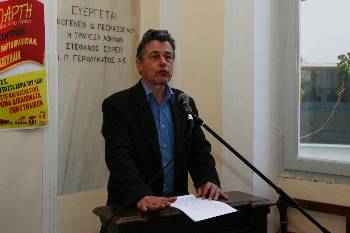 Ο Γιώργος Σκιαδιώτης στο βήμα