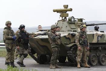 ΗΠΑ και ΕΕ άναψαν τη φωτιά στην Ουκρανία που καίει το λαό της