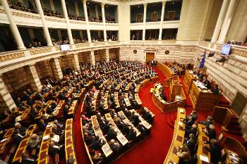 Συγκυβέρνηση και ΣΥΡΙΖΑ εντείνουν την κινδυνολογία και την καλλιέργεια αυταπατών, με στόχο να αποσπάσουν τη λαϊκή συναίνεση στα μνημόνια διαρκείας της ΕΕ και του κεφαλαίου