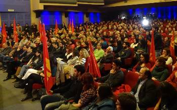 Κατάμεστη η «Αστόρια» στη χτεσινή συγκέντρωση της ΚΟ Ηρακλείου του ΚΚΕ