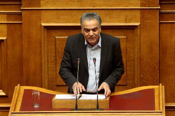 «Φιλεργατικό» προφίλ στα λόγια επιχείρησε να φτιάξει ο Π. Σκουρλέτης στη συγκυβέρνηση, όταν αυτή ετοιμάζεται να διαιωνίσει στην πράξη όλες τις μορφές «ευελιξίας» και «απασχολησιμότητας»