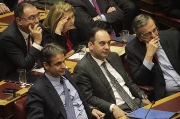 Τα σενάρια και η εξέλιξη των διεργασιών στη ΝΔ σχετίζονται άμεσα και με την εξέλιξη των παζαριών της κυβέρνησης με τους «εταίρους»...