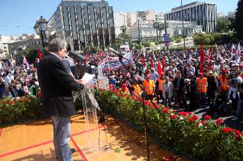 Ο Γιώργος Πέρρος στο βήμα της συγκέντρωσης
