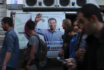 Το φιλοκουρδικό HDP (φώτο) αναμένεται να παίξει ρόλο - «κλειδί» στις μετεκλογικές εξελίξεις