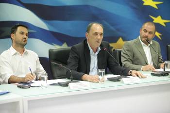 «Τα συμφωνηθέντα είναι συμφωνηθέντα και θα εφαρμοστούν» επανέλαβε χτες ο υπουργός Οικονομίας...