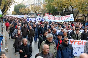 Ιδιαίτερα μαζική η χτεσινή συγκέντρωση των συνταξιούχων στη Θεσσαλονίκη