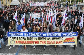Το νόμο που δικαιολογημένα οι εργαζόμενοι ονόμασαν «νόμο - λαιμητόμο» επιχειρεί και σήμερα να υπερασπιστεί προκλητικά η κυβέρνηση ΣΥΡΙΖΑ - ΑΝΕΛ