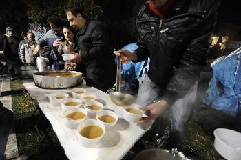 Ενα ζεστό πιάτο φαΐ υπήρχε για όλους
