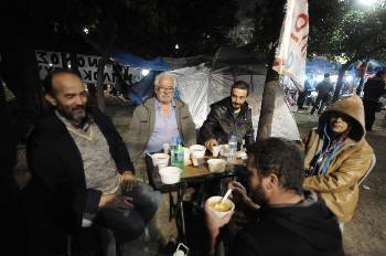 Διανυκτέρευση στο Σύνταγμα
