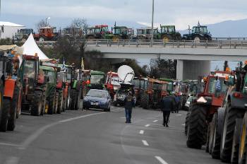 Μετά τα μπλόκα, ο αγώνας της μικρομεσαίας αγροτιάς συνεχίζεται με άλλες μορφές