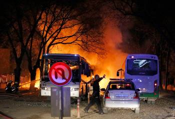 Η «νύχτα μέρα» έγινε χτες στο κέντρο της Αγκυρας