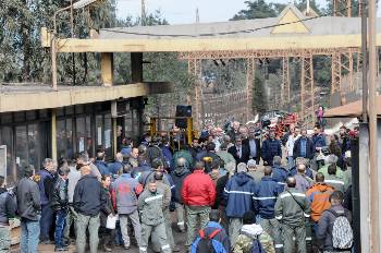 Από παλιότερη επίσκεψη του ΓΓ της ΚΕ του ΚΚΕ στη ΛΑΡΚΟ, στη Λάρυμνα