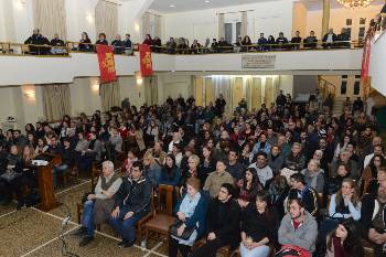 Κατάμεστη από κόσμο η αίθουσα του «Πειραϊκού Συνδέσμου»