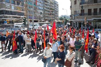 Στην πλατεία Καπνεργάτη