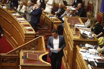 Με κριτήριο τις θεσμικές προσαρμογές που έχει ανάγκη σήμερα το κεφάλαιο, θα κινηθεί η κυβέρνηση και στο θέμα της συνταγματικής αναθεώρησης