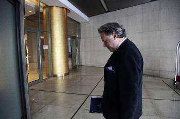 Ο Γ. Κατρούγκαλος προσέρχεται στη συνάντηση με το κουαρτέτο