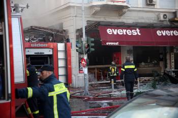 Το κατάστημα στην πλατεία Βικτωρίας λίγο μετά την έκρηξη