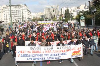 Η απεργία είναι μεγάλο όπλο στα χέρια των εργαζομένων, γι' αυτό κυβέρνηση και εργοδοσία κλιμακώνουν την επίθεση εναντίον της