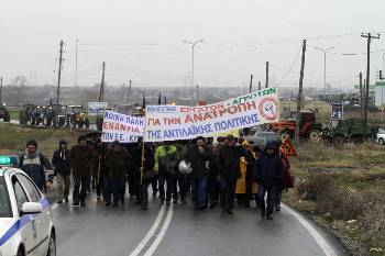 Συγκέντρωση υποδοχής οργάνωσε την πρώτη μέρα του μπλόκου στη Νίκαια το ΕΚ Λάρισας