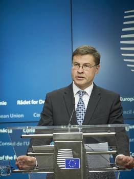 Οι καλύτερες επιδόσεις παρατηρούνται στις οικονομίες με πιο «φιλόδοξες» αντιλαϊκές παρεμβάσεις, λέει ο Π. Ντομπρόβσκις