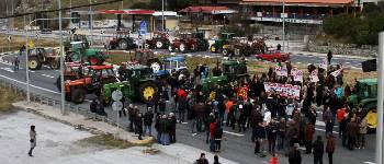 Από τον συμβολικό αποκλεισμό στα Τέμπη
