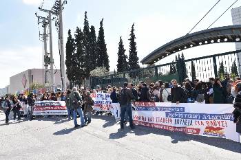 Από αντίστοιχη κινητοποίηση εκπαιδευτικών στο υπουργείο την περασμένη βδομάδα