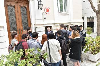 Από τη χτεσινή παράσταση διαμαρτυρίας στην τουρκική πρεσβεία