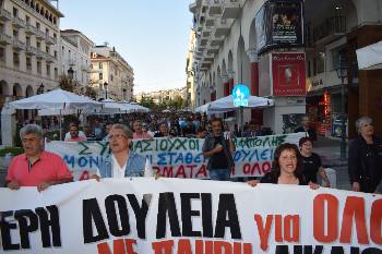 Συμβασιούχοι από τους δήμους της Θεσσαλονίκης, της Αμφίπολης Σερρών, του Κιλκίς και του Λιτόχωρου συμμετείχαν στην κινητοποίηση στη Θεσσαλονίκη