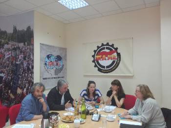 Από τη συνάντηση της Κουβανής πρέσβειρας (πρώτη από δεξιά) στα γραφεία του ΠΑΜΕ