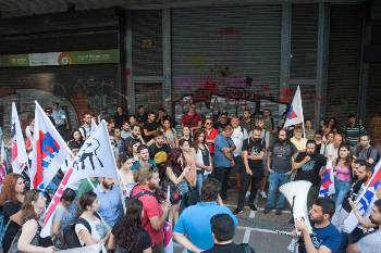Στιγμιότυπο από τη χτεσινή μαζική διαμαρτυρία