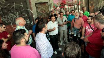 Από τη χτεσινή παράσταση διαμαρτυρίας έξω από το υπουργείο Εργασίας