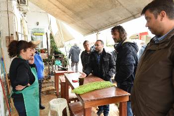 Από τη χτεσινή περιοδεία κλιμακίου του ΚΚΕ στη Μάνδρα