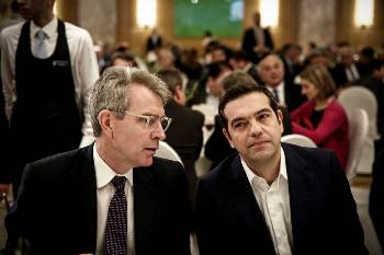 Ο Αλ. Τσίπρας με τον πρέσβη των ΗΠΑ Τζ. Πάιατ (φωτ. αρχείου)