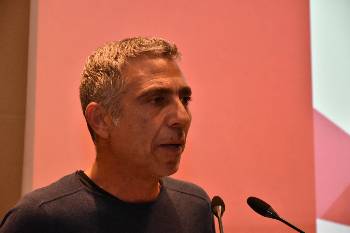 Ο Β. Πετρόπουλος