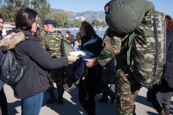 Το ΚΚΕ απευθύνεται σταθερά στους στρατευμένους, αποκαλύπτει την αλήθεια για τους ΝΑΤΟικούς σχεδιασμούς και τους κινδύνους που κρύβουν για τους ίδιους και τον λαό