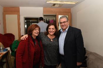 Ο Δ. Κουτσούμπας και η Δ. Μανωλάκου με την Βίκυ Σταυροπούλου