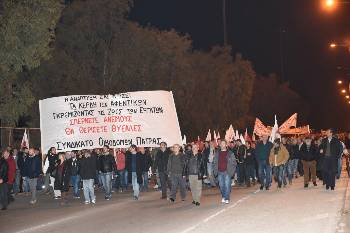 «Η ανάπτυξή σας χτίζει τα κέρδη των αφεντικών» έγραφε το πανό του Συνδικάτου Οικοδόμων