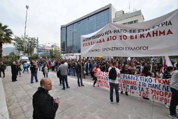 Εξω από τη ΓΑΔΑ